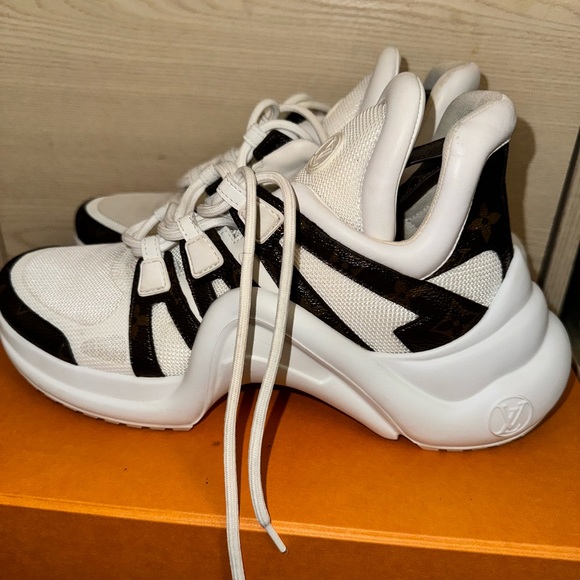 Louis Vuitton Archlight Sneakers - Picture 2 of 3